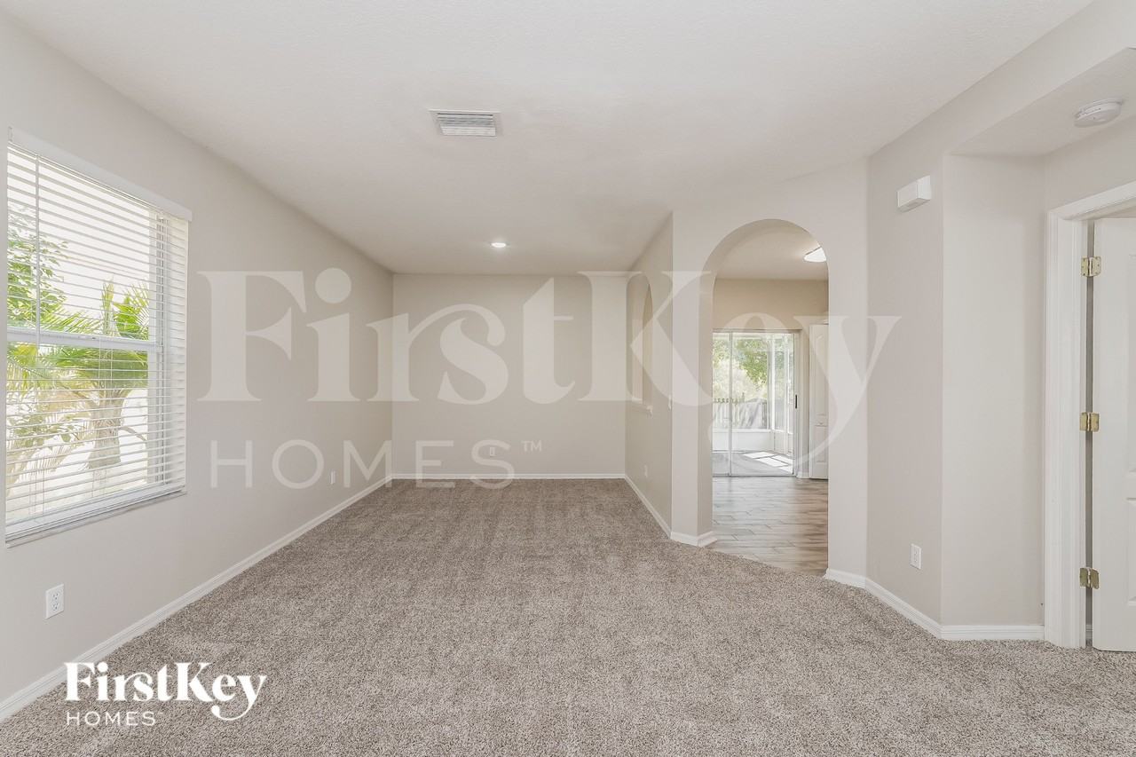 1044 Lake Shore Ranch Dr - Photo 3 of 18