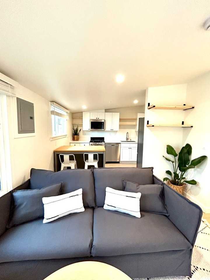 510 Chapala St - Photo 6 of 17