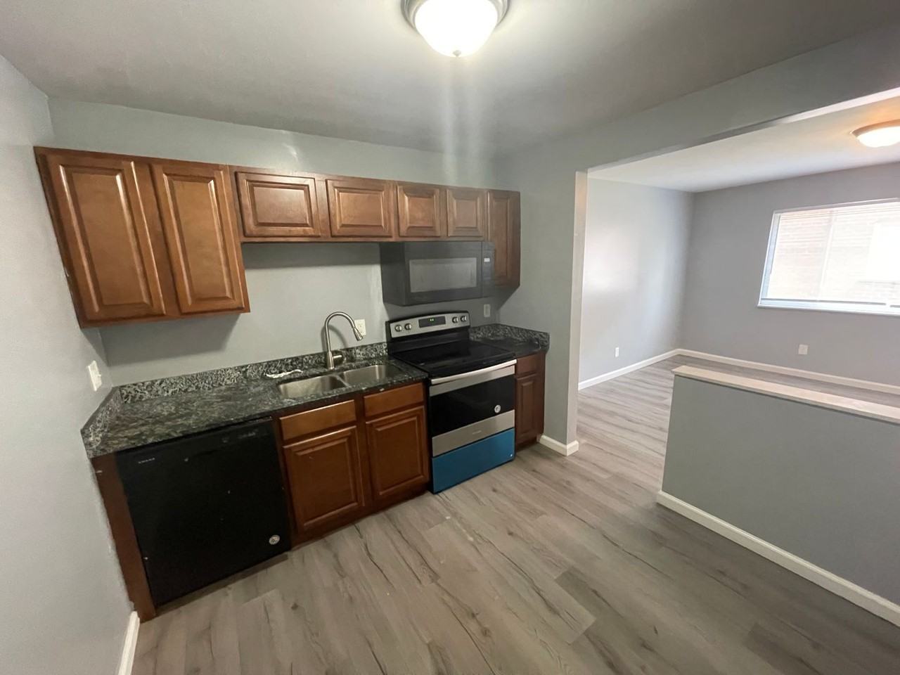 807-809 W. Courtois St. - Photo 3 of 17