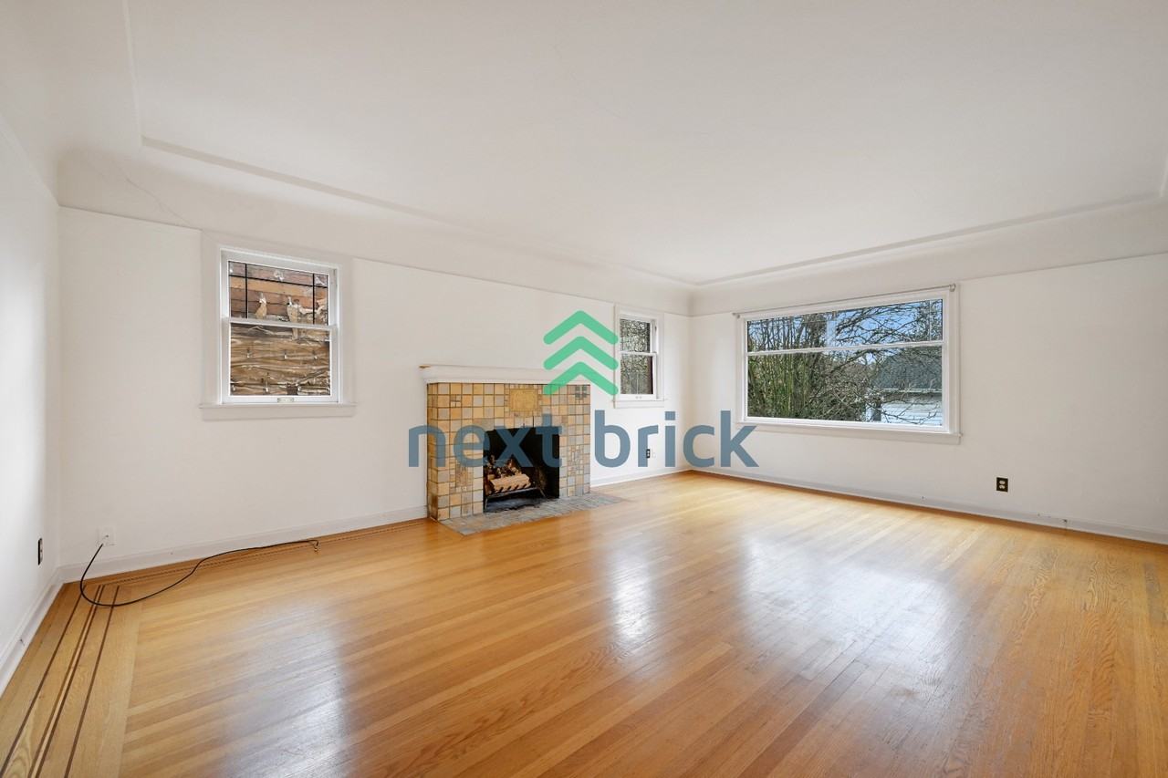 8216 Dayton Ave N - Photo 6 of 38