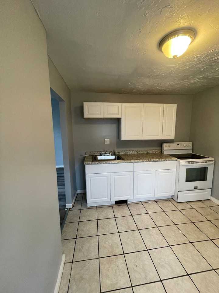 139 N Water Ave #2 - Photo 5 of 38