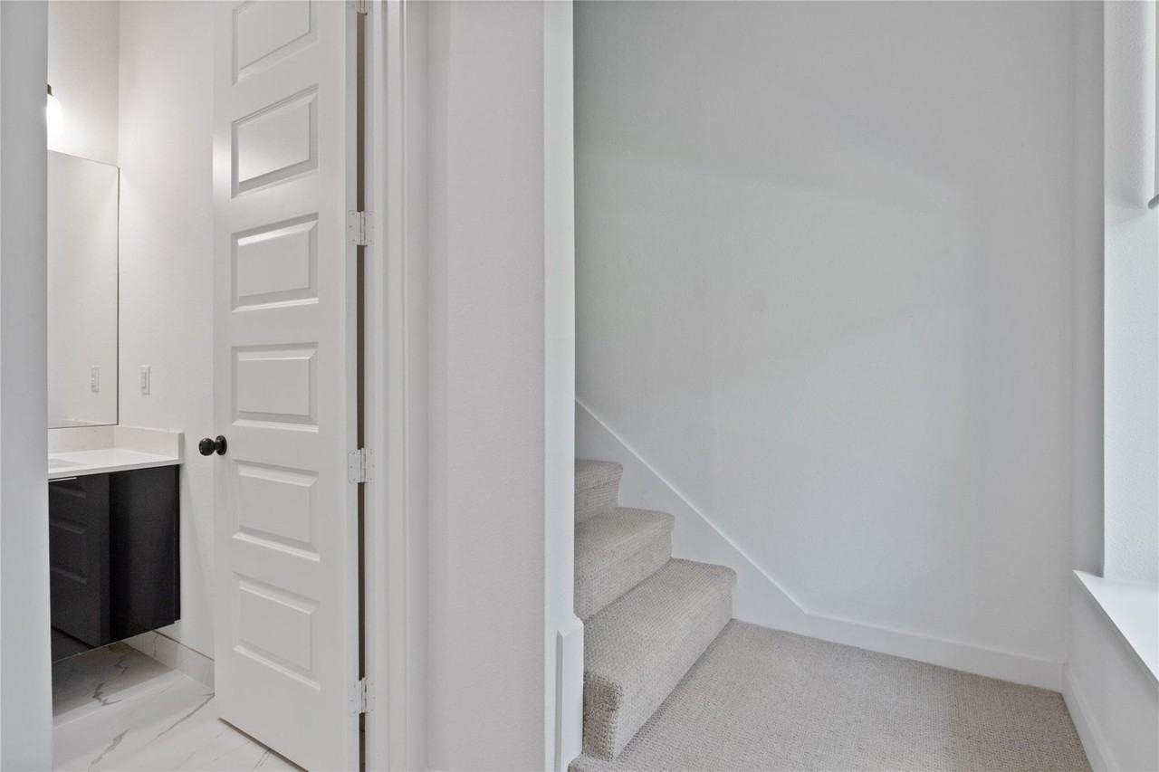 4308 Roseland Ave #106 - Photo 7 of 24