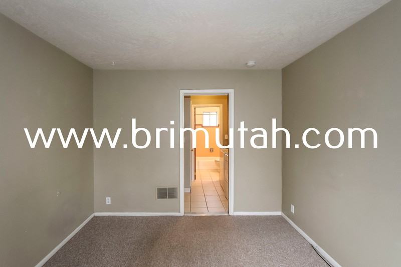 555 E St - Photo 2 of 15