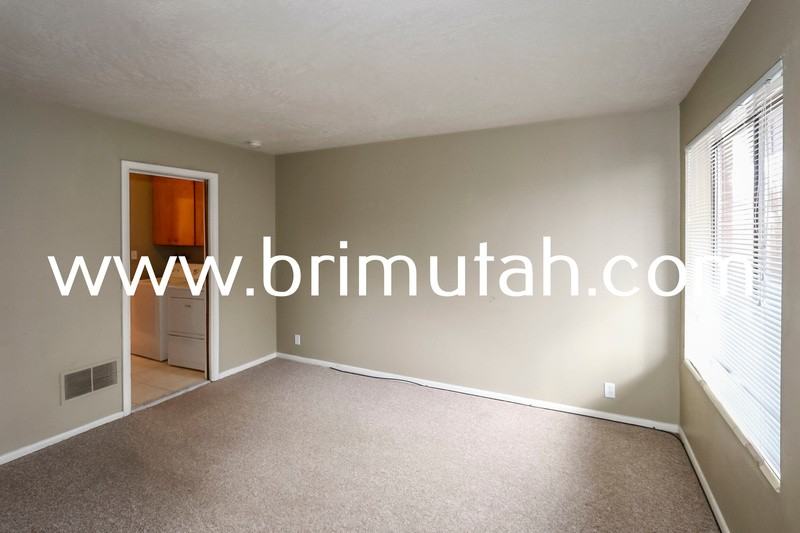 555 E St - Photo 4 of 15