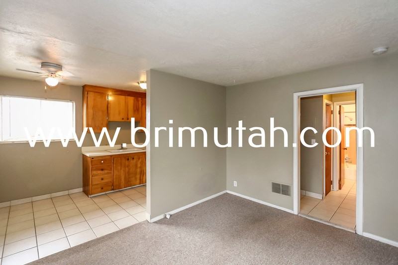 555 E St - Photo 5 of 15