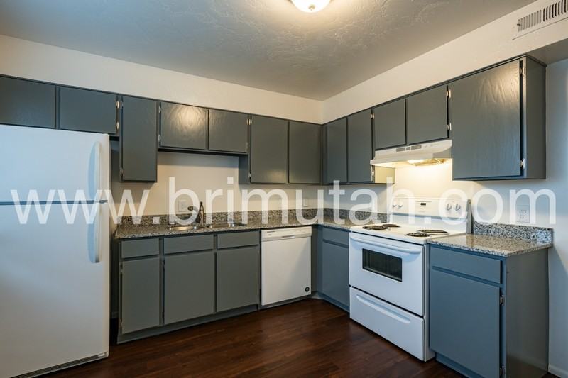 4727 Southeast - Photo 2 of 11