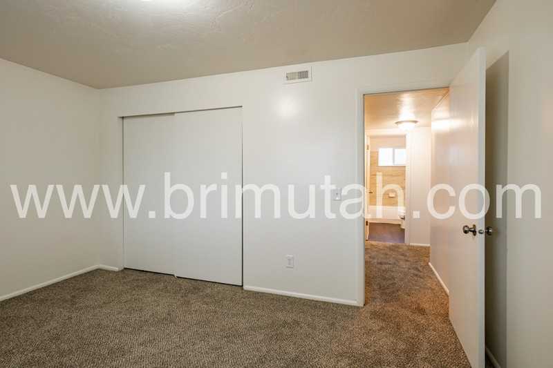 4727 Southeast - Photo 7 of 11