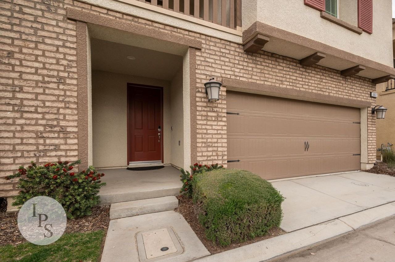 6052 E Bishop Ln - Photo 2 of 28