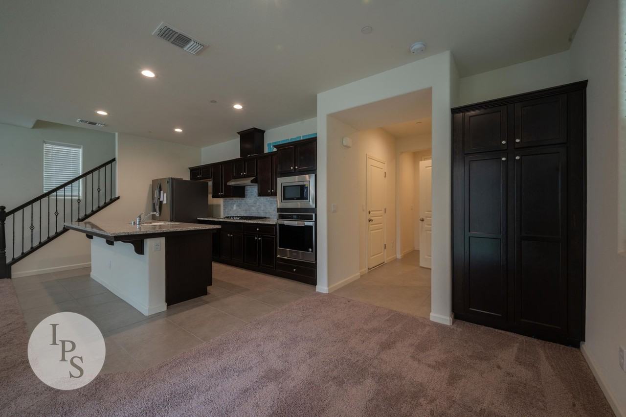 6052 E Bishop Ln - Photo 6 of 28