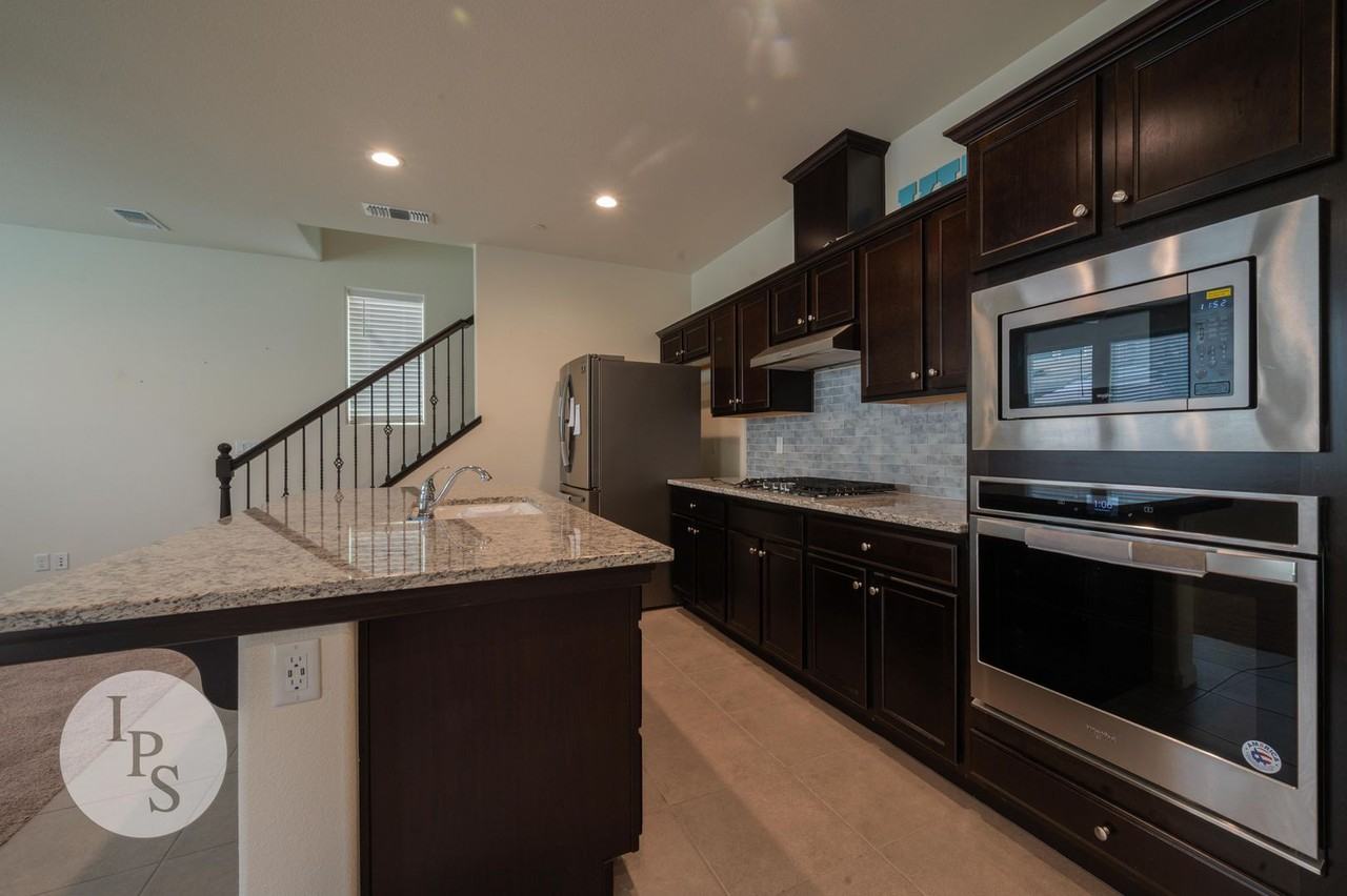 6052 E Bishop Ln - Photo 7 of 28