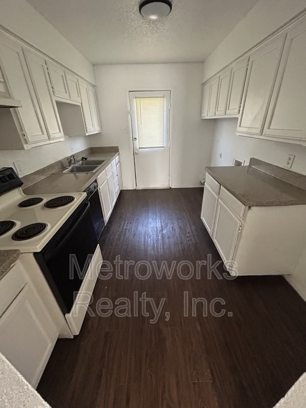 111 Pine Meadow Dr - Photo 2 of 8