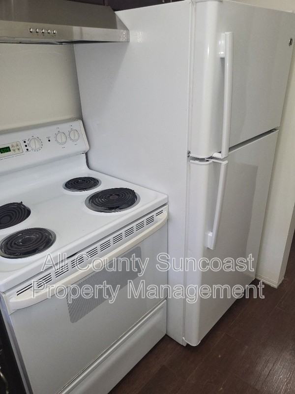 935 34th Ave N #4 - Photo 3 of 11