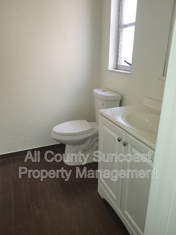 935 34th Ave N #4 - Photo 4 of 11