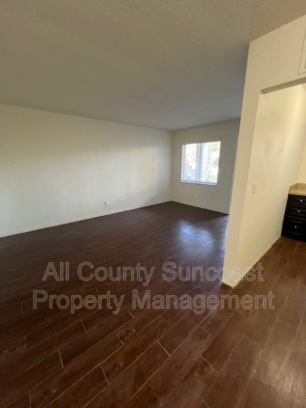 935 34th Ave N #4 - Photo 5 of 11