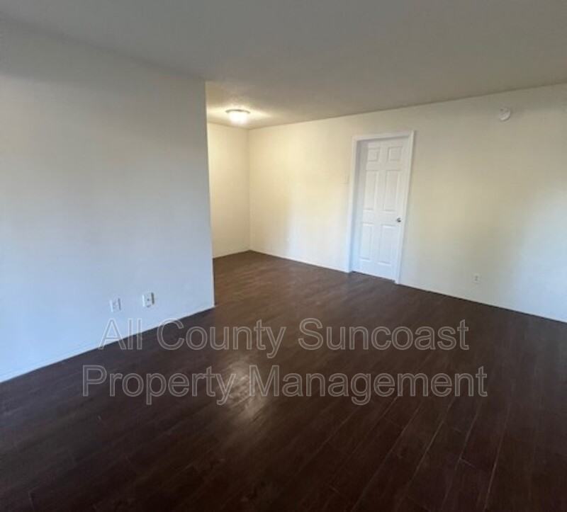 935 34th Ave N #4 - Photo 6 of 11