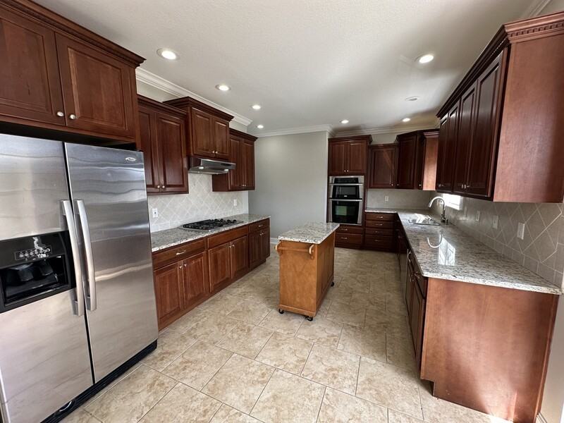 5511 Ginkgo Rd - Photo 6 of 45