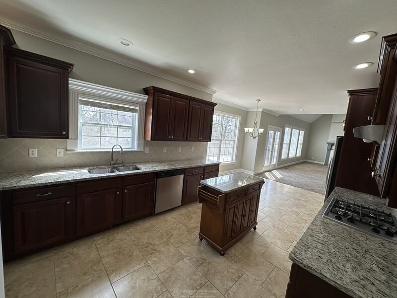 5511 Ginkgo Rd - Photo 7 of 45