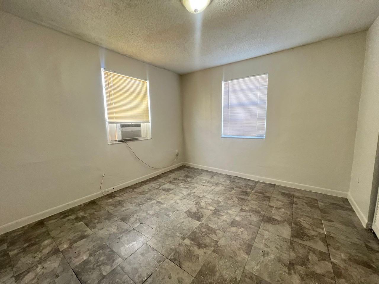 1801 Nw 2nd Ct - Photo 5 of 16