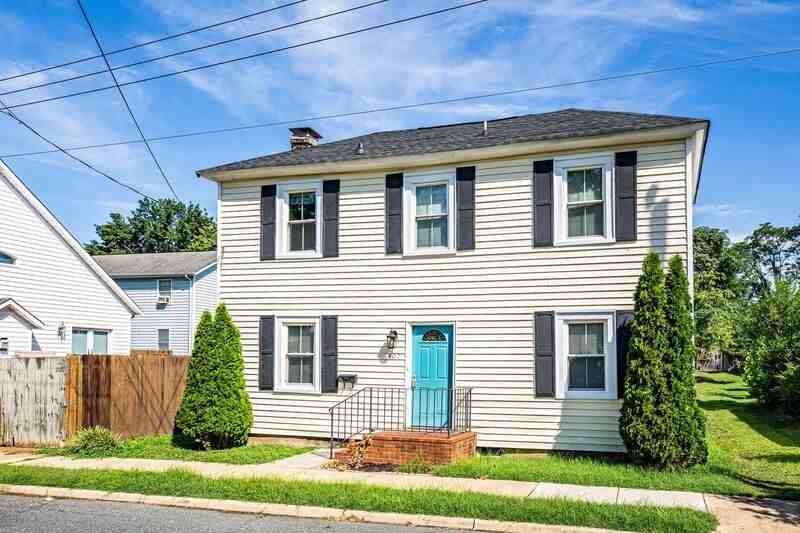407 Hawke St - Photo 2 of 23