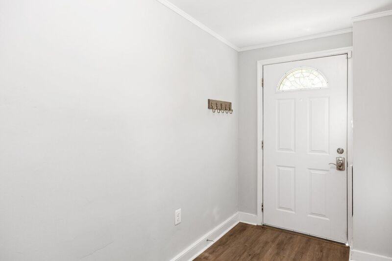 407 Hawke St - Photo 3 of 23
