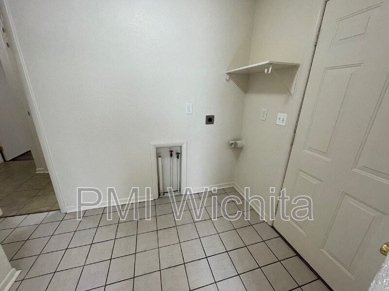 1907 N Jeanette Ave - Photo 4 of 8