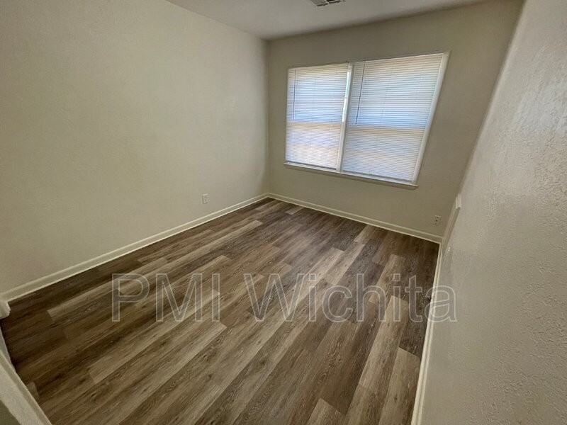 1907 N Jeanette Ave - Photo 6 of 8