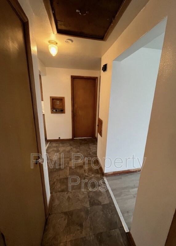 3821 N 39th St Uppr - Photo 3 of 6