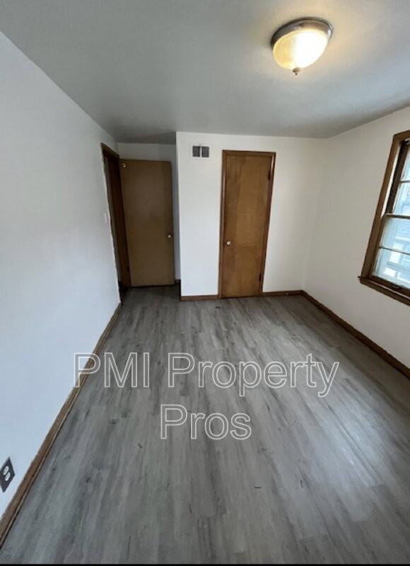 3821 N 39th St Uppr - Photo 5 of 6