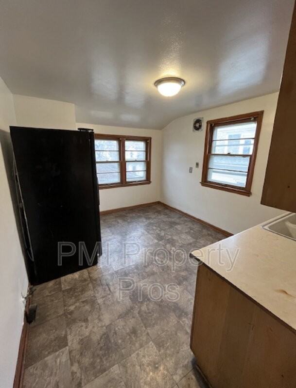 3821 N 39th St Uppr - Photo 6 of 6