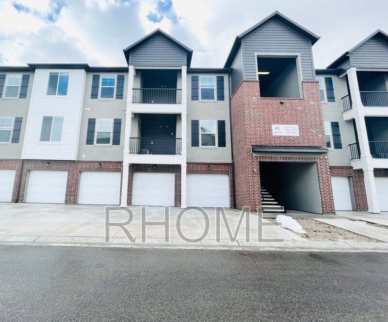 3715 Wn #K202 - Photo 2 of 12