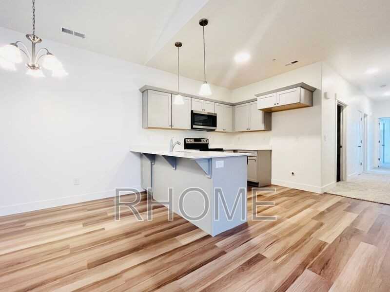 3715 Wn #K202 - Photo 3 of 12