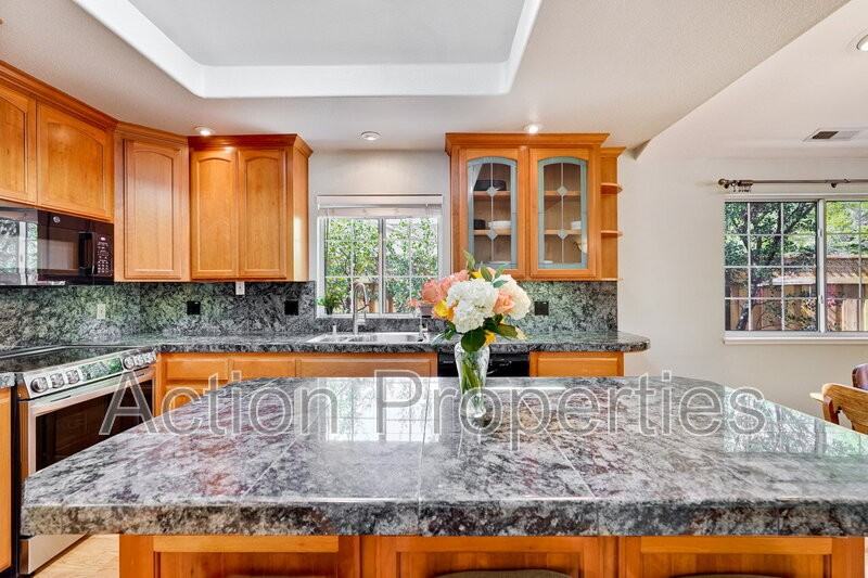 76 Mercy St - Photo 6 of 24