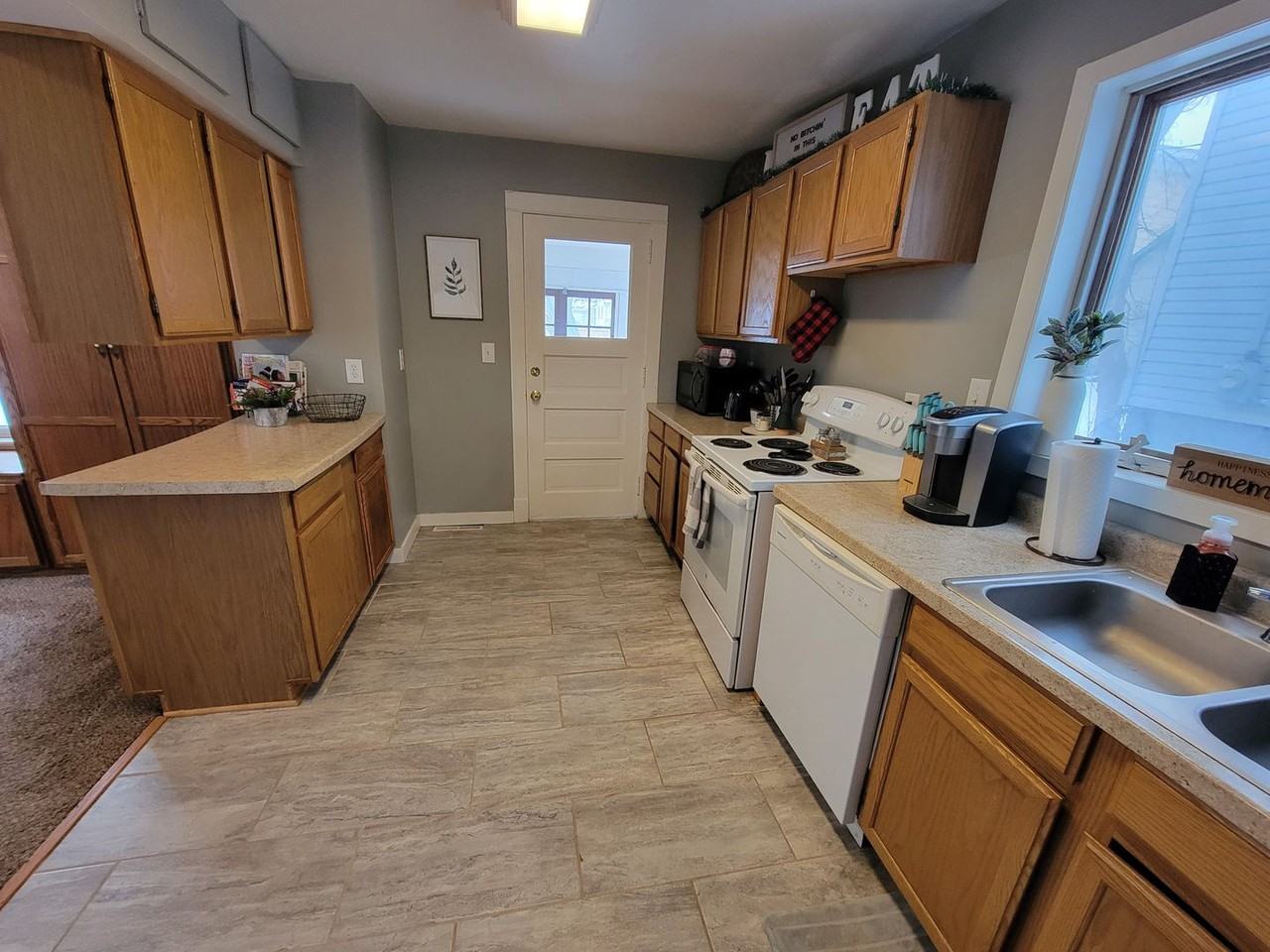 421 N 13th Ave E - Photo 4 of 20