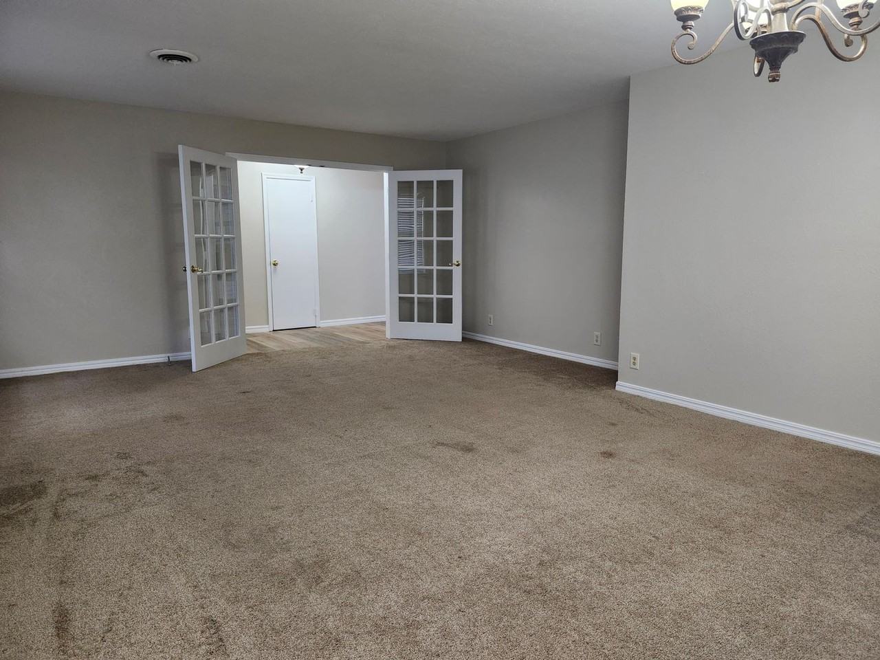 1810 W 3rd Ct - Photo 4 of 27