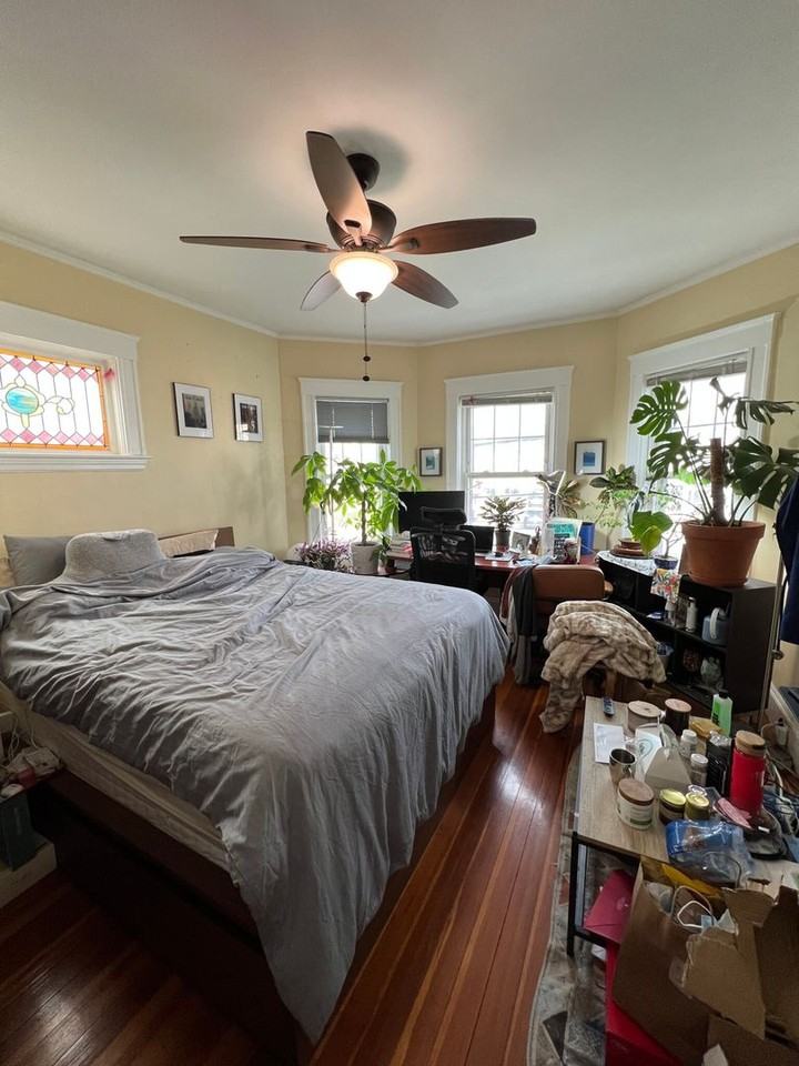 340 Beacon St - Photo 3 of 13