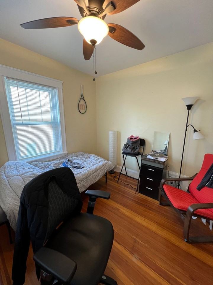 340 Beacon St - Photo 6 of 13