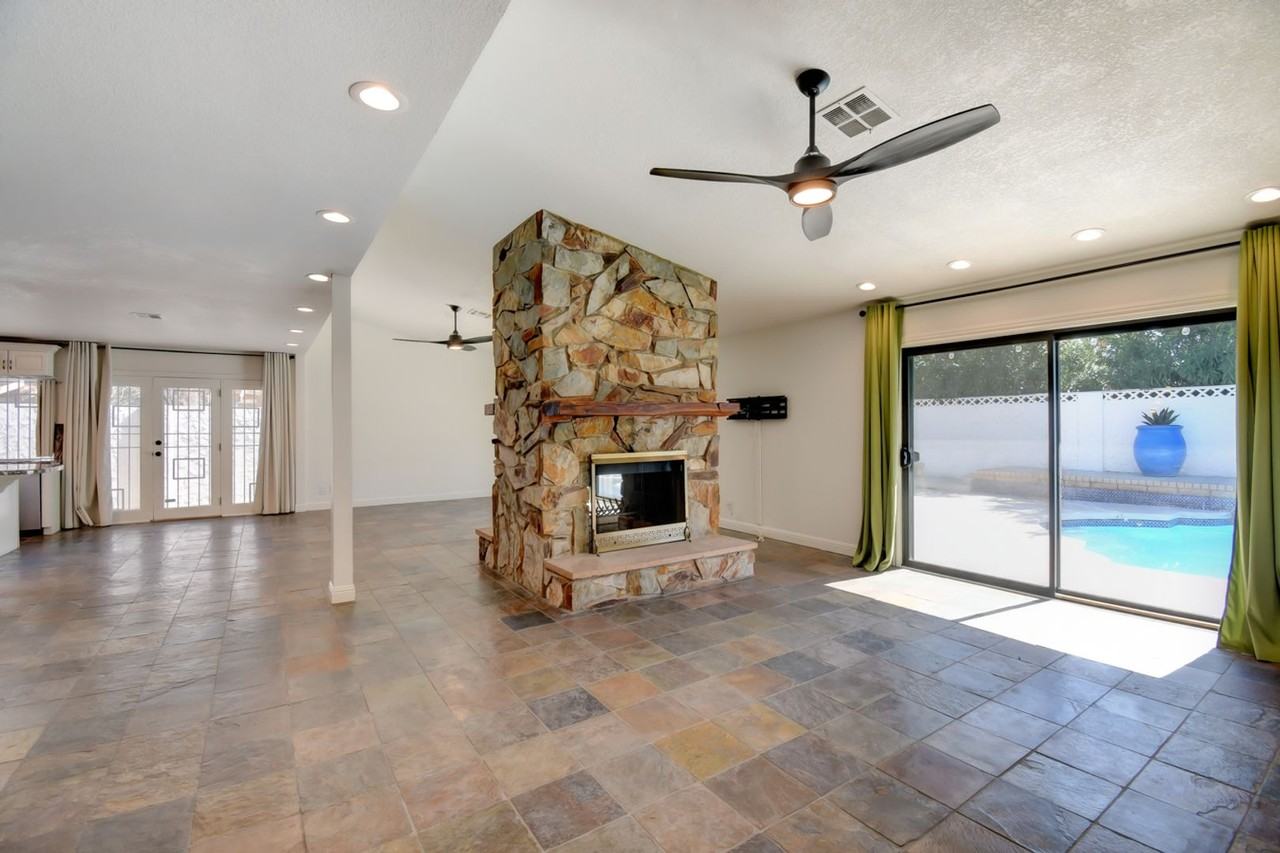 1651 Chippewa Dr - Photo 3 of 17