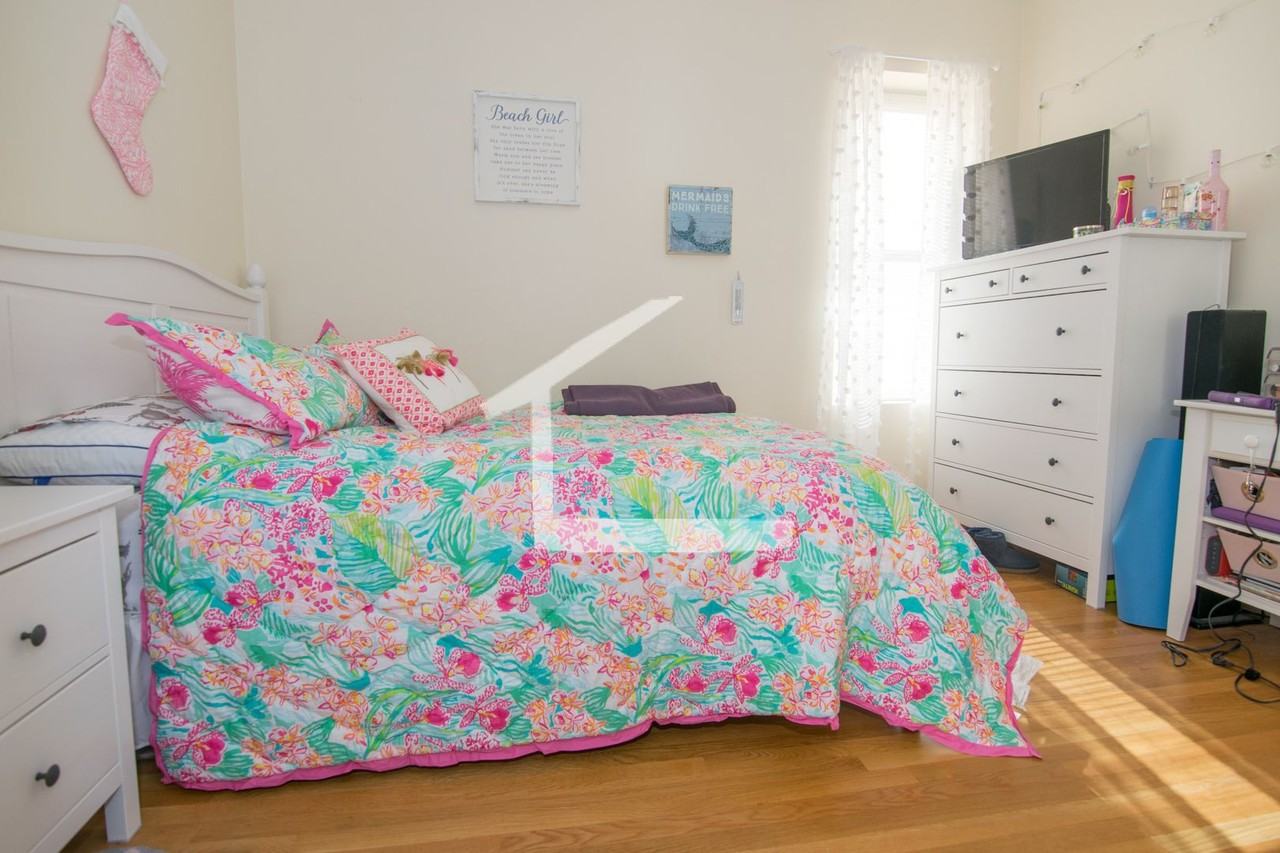 1805 Beacon St - Photo 6 of 16