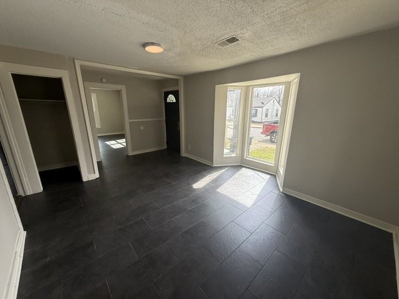 2626 Whitman Ave - Photo 3 of 23