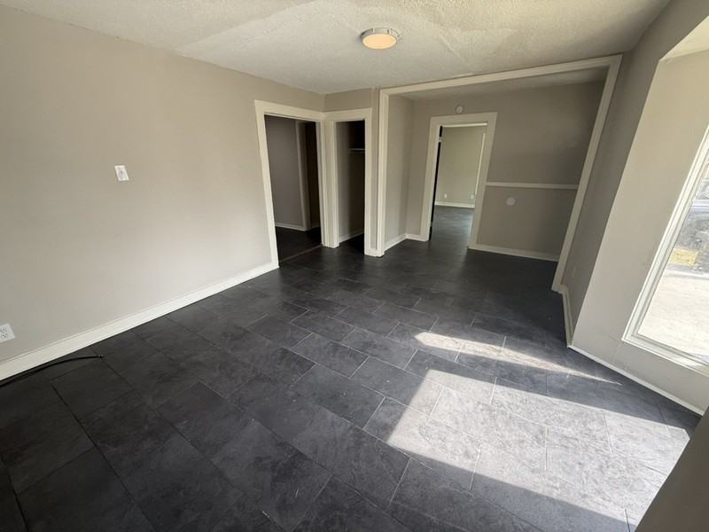 2626 Whitman Ave - Photo 4 of 23