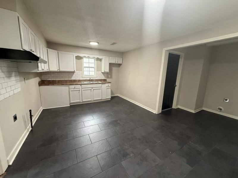 2626 Whitman Ave - Photo 7 of 23