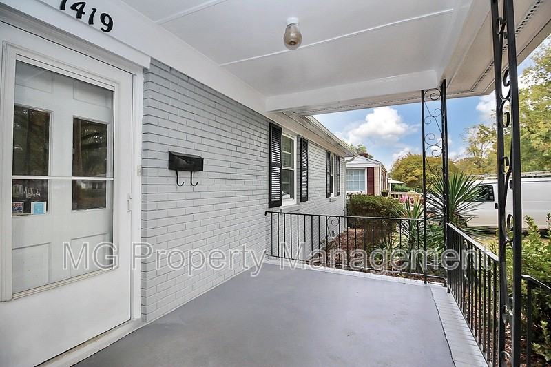 1419 Herrin Ave - Photo 4 of 30