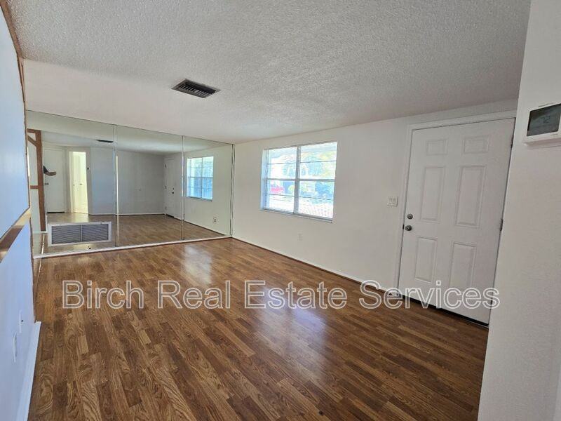 3136 Elkridge Dr - Photo 3 of 16