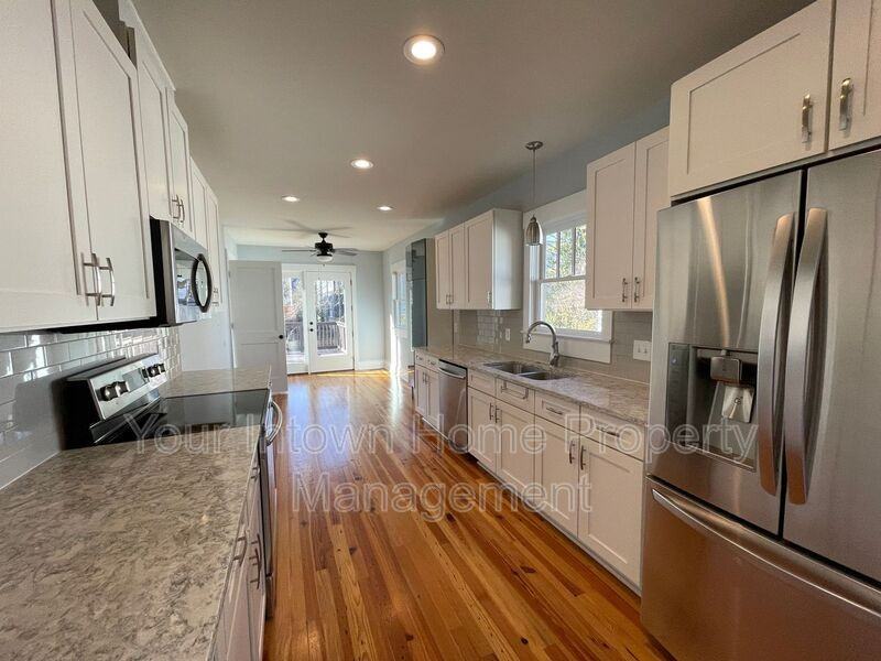 228 Mayson Ave Ne - Photo 7 of 37