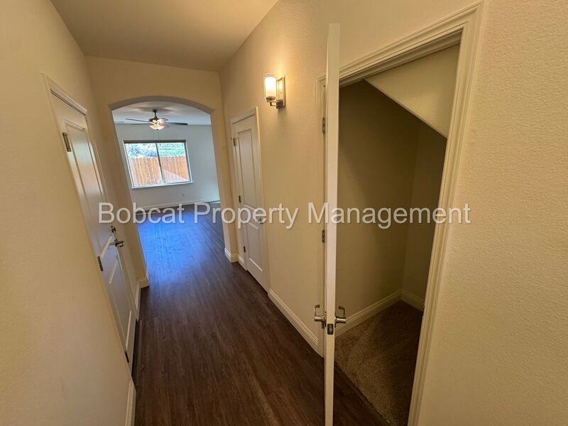 1230 Saltern Dr - Photo 3 of 33