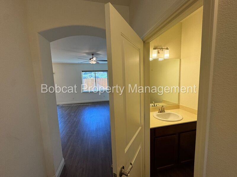 1230 Saltern Dr - Photo 4 of 33