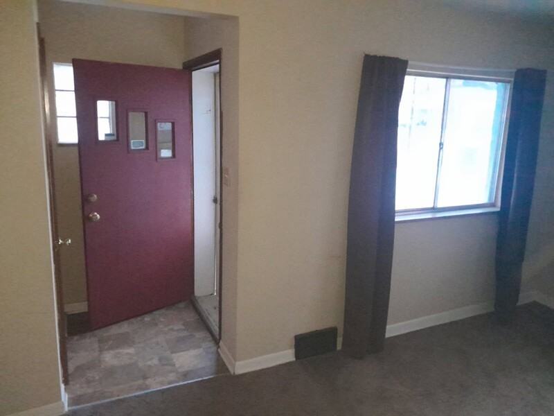 1928 Vaughn St - Photo 3 of 9