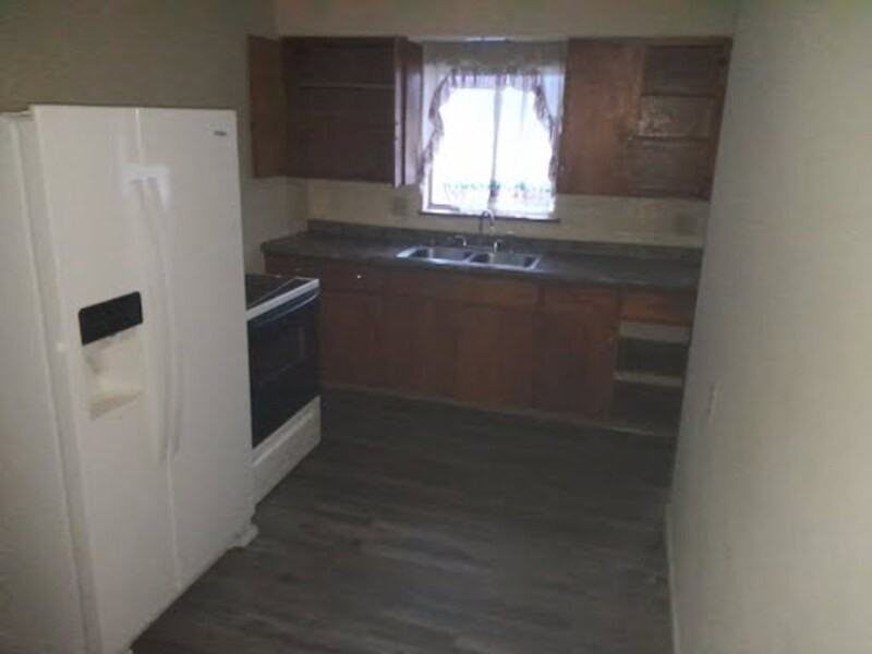 1928 Vaughn St - Photo 4 of 9