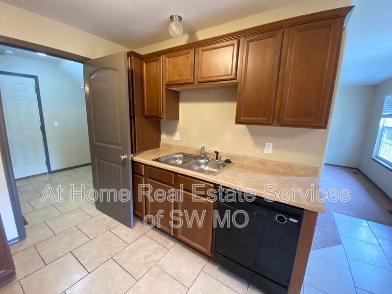 3142 W Golden Valley Ct - Photo 5 of 16