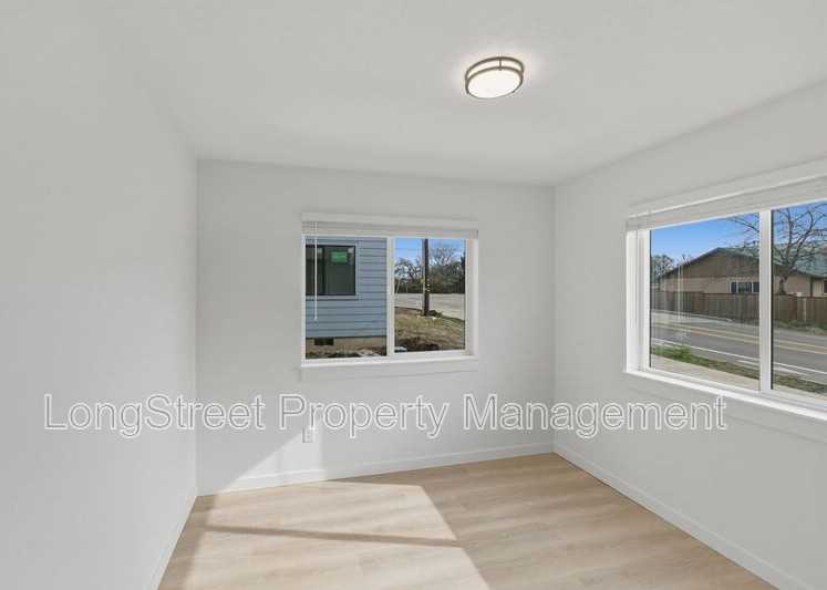 810 S 19th St - Photo 3 of 40